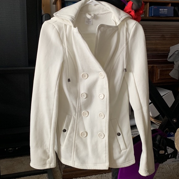 Juniors sizing white coat. - Picture 2 of 3